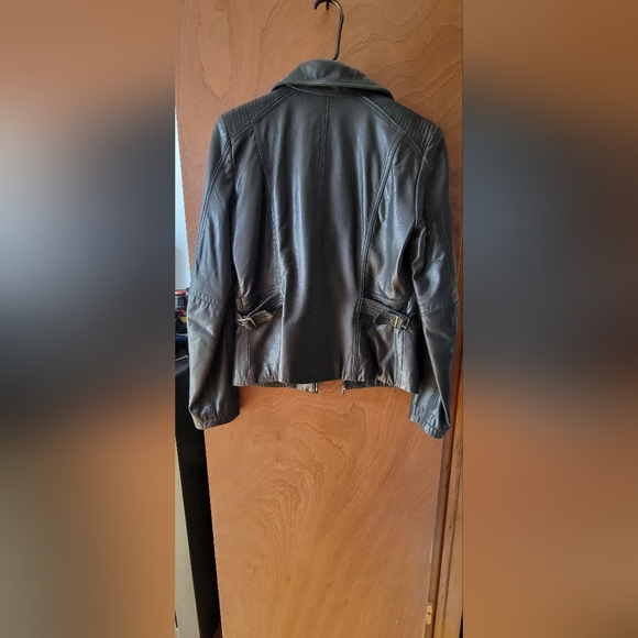 Kenneth Cole Soft 100% Leather Jacket - Picture 2 of 5
